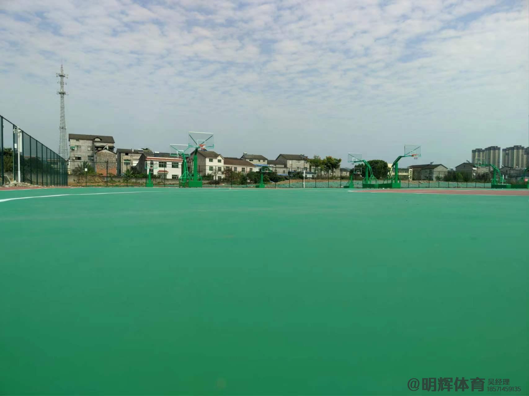 普兰硬地丙烯酸球场的优缺点